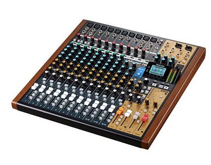 console de mixage analogique Tascam Model 16.